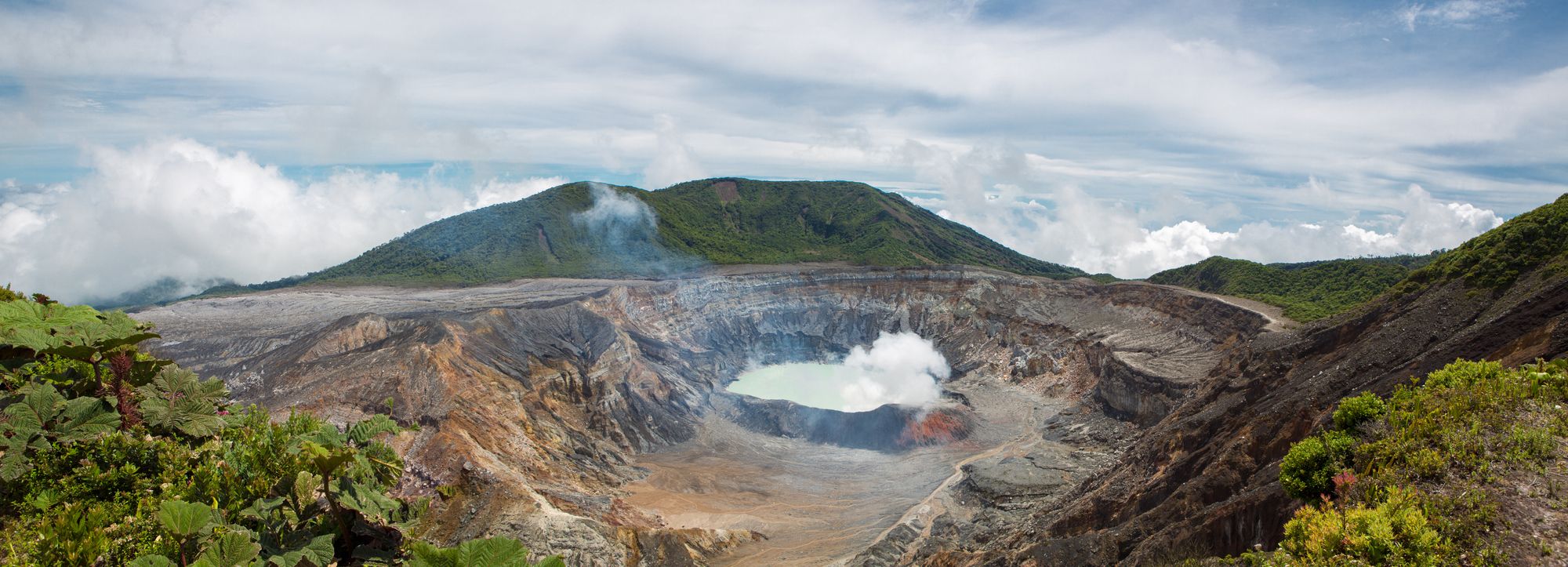costa rica volcan irazu