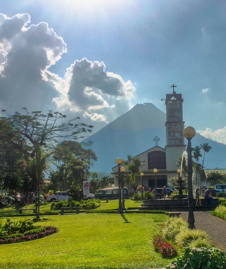 village de La Fortuna au pied du volcan Arenal