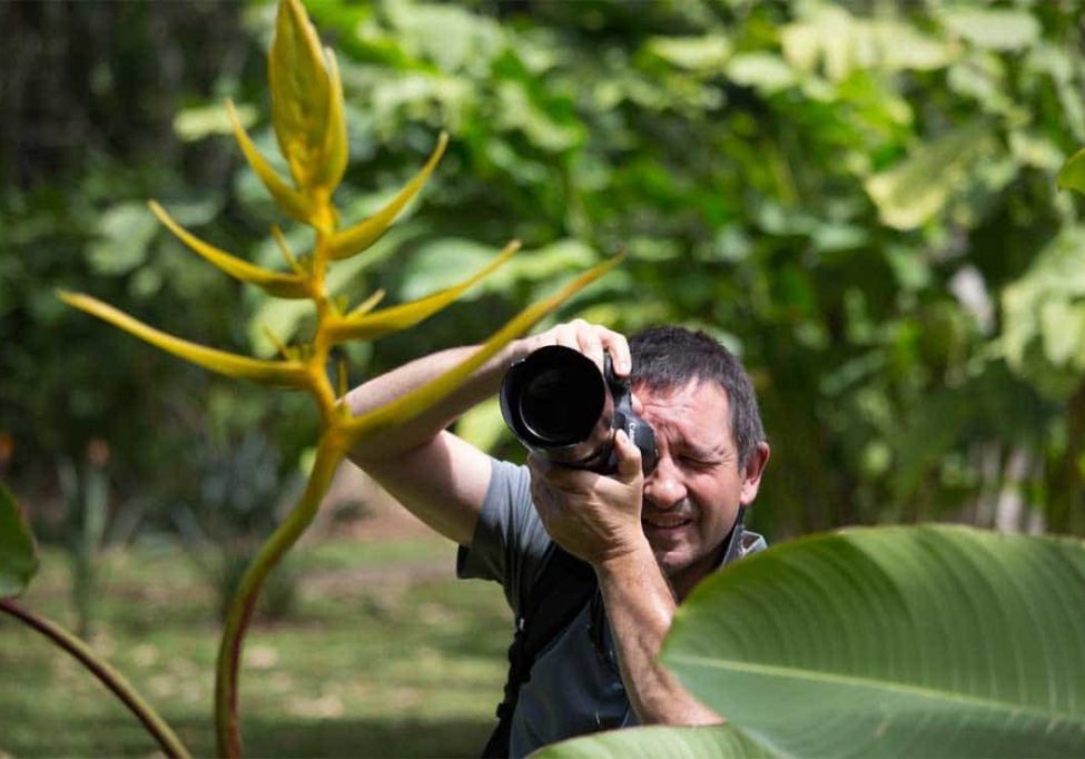 Touriste prend une photo au Costa Rica