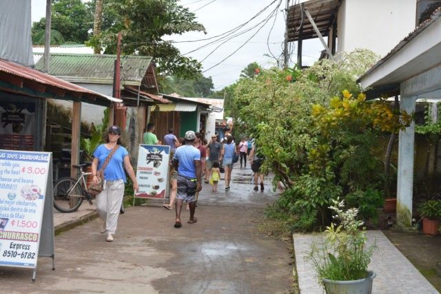 la rue principale de Tortuguero