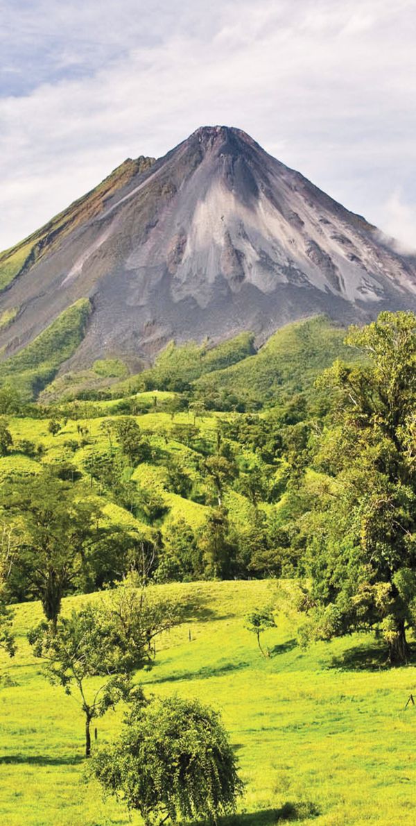 vue du volcan arenal à la fortuna